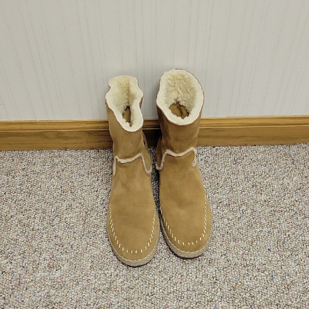 UGG Ailish Tan Boots with Shearling Lining, Sz 8.5 NWOT winter Suede